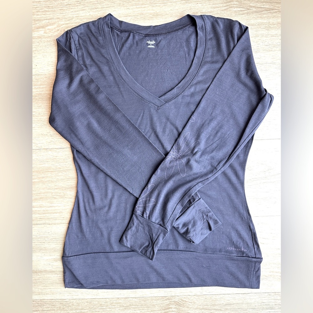 Icebreaker merino wool V neck sweater